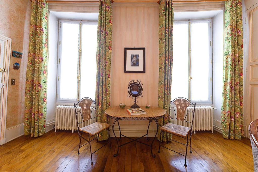 Amphore Du Berry Saint-Amand-Mont-Rond 객실 사진